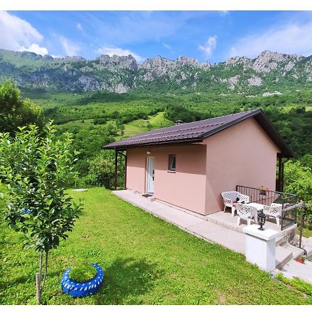 Privatni Smjestaj "Mratinje" Guest House Плужине Екстериор снимка