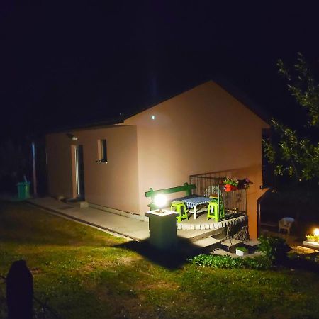 Privatni Smjestaj "Mratinje" Guest House Плужине Екстериор снимка