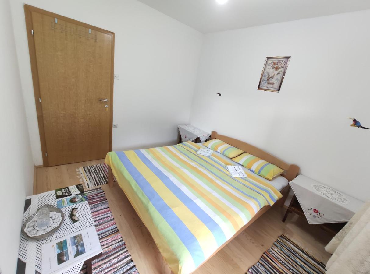 Privatni Smjestaj "Mratinje" Guest House Плужине Екстериор снимка