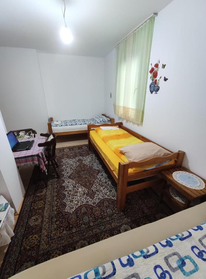 Privatni Smjestaj "Mratinje" Guest House Плужине Екстериор снимка