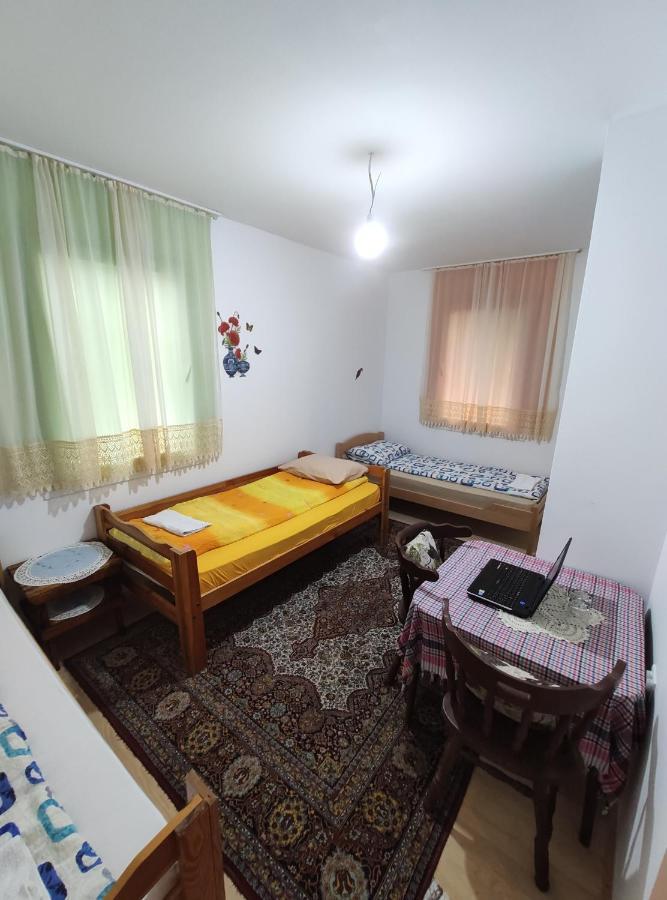 Privatni Smjestaj "Mratinje" Guest House Плужине Екстериор снимка