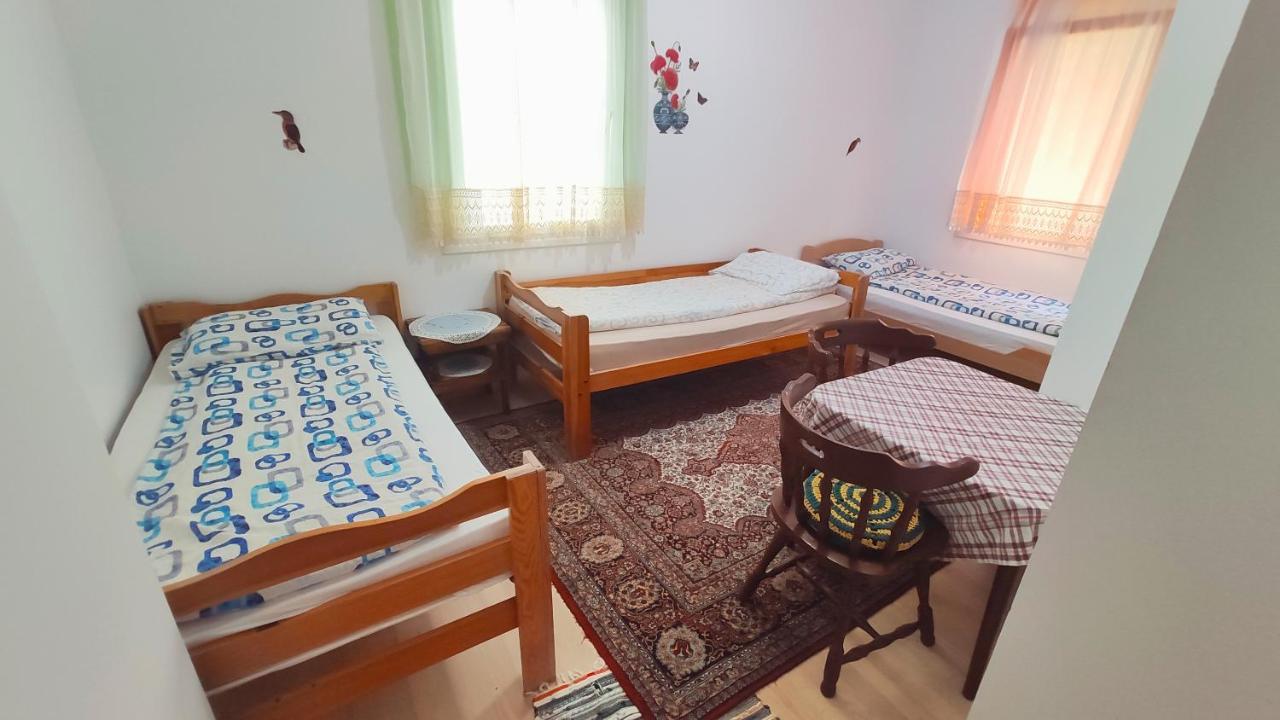Privatni Smjestaj "Mratinje" Guest House Плужине Екстериор снимка