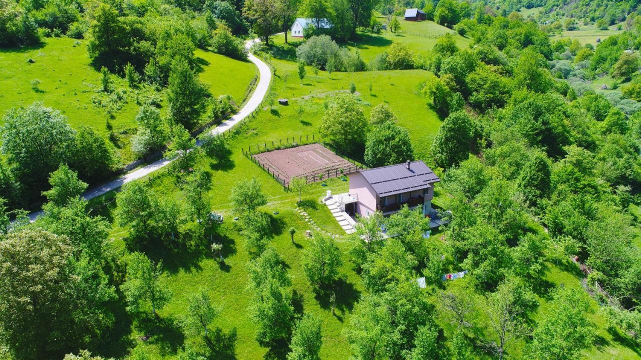 Privatni Smjestaj "Mratinje" Guest House Плужине Екстериор снимка