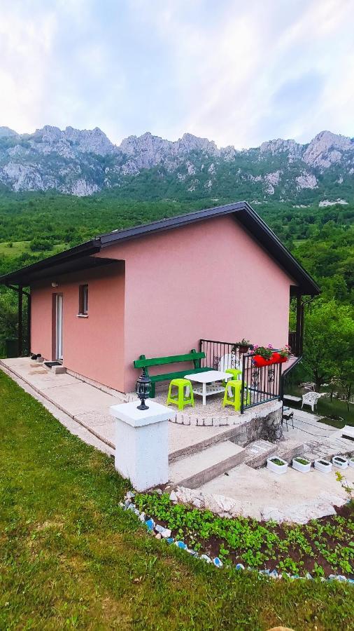 Privatni Smjestaj "Mratinje" Guest House Плужине Екстериор снимка