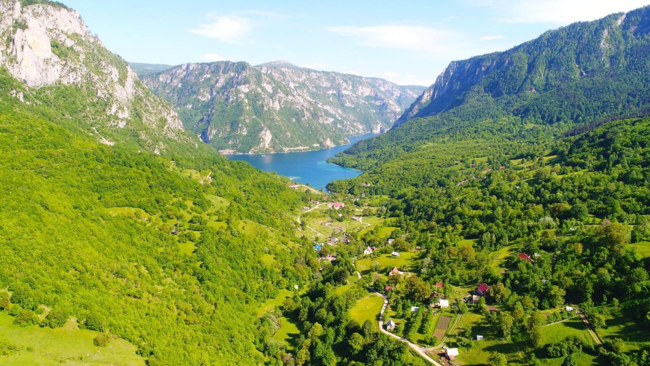 Privatni Smjestaj "Mratinje" Guest House Плужине Екстериор снимка
